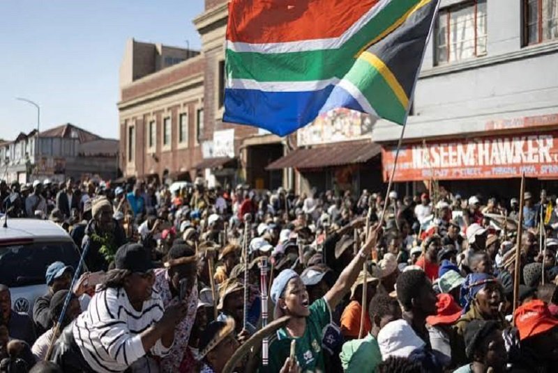 Lire la suite à propos de l’article Afrique du Sud : les manifestations anti-immigration se soldent par plus de 900 arrestations