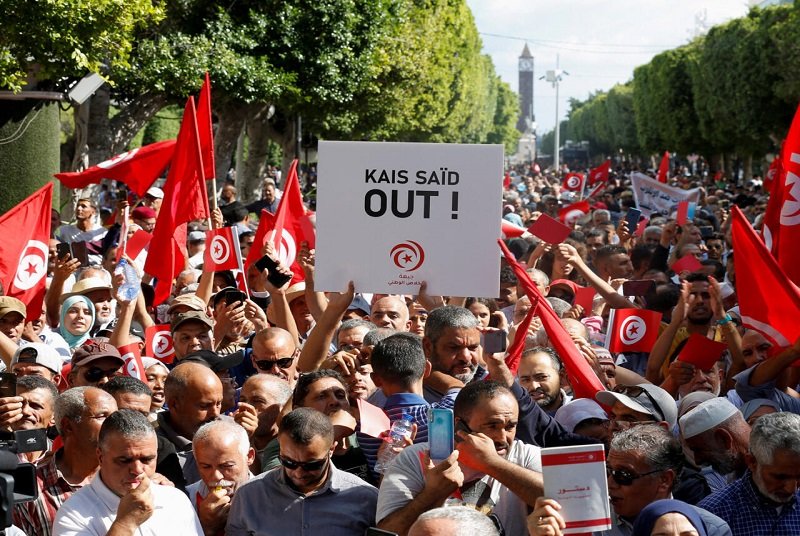 Lire la suite à propos de l’article Tunisie : des centaines de manifestants dénoncent les pénuries d’eau et d’électricité